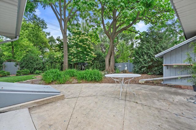 3240 S Hickory ROAD, New Berlin, WI 53151