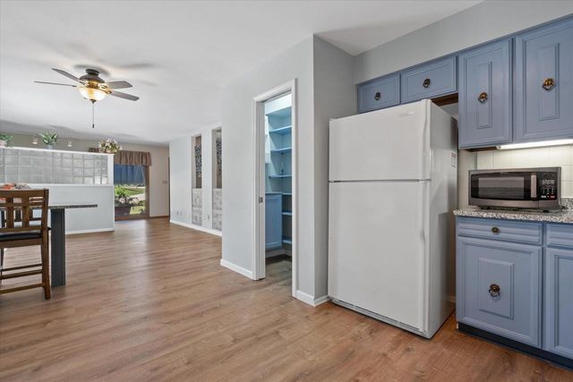 3240 S Hickory ROAD, New Berlin, WI 53151