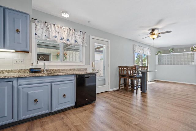 3240 S Hickory ROAD, New Berlin, WI 53151