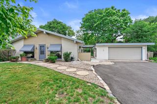 3240 S Hickory ROAD, New Berlin, WI 53151
