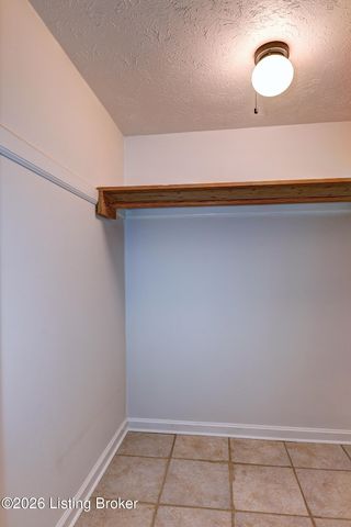 8001 Montero Dr F1, Prospect, KY 40059