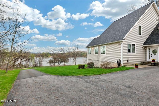 29 Canal Road, Halfmoon, NY 12065
