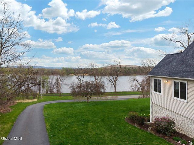 29 Canal Road, Halfmoon, NY 12065