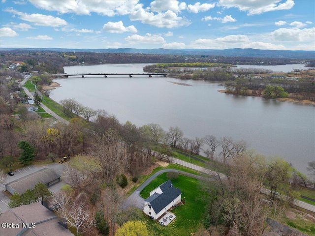 29 Canal Road, Halfmoon, NY 12065