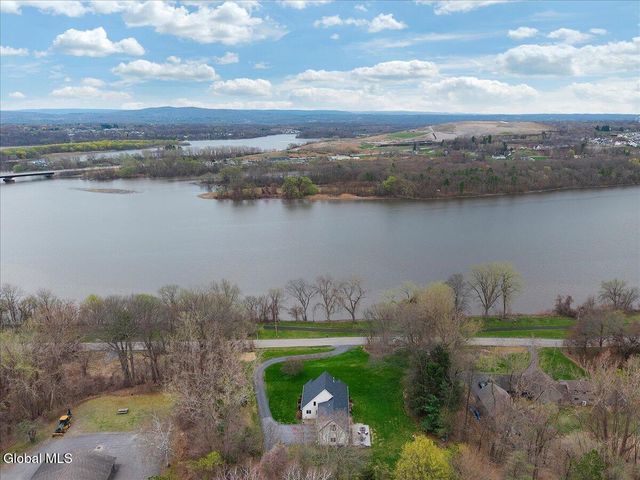 29 Canal Road, Halfmoon, NY 12065