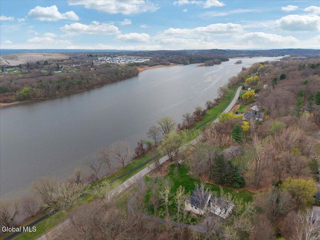 29 Canal Road, Halfmoon, NY 12065