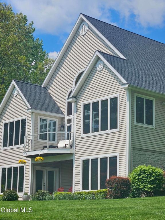 29 Canal Road, Halfmoon, NY 12065