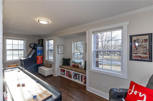 100 Morningside Drive, Kansas City, MO 64113