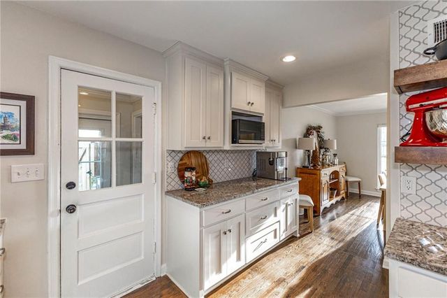 100 Morningside Drive, Kansas City, MO 64113