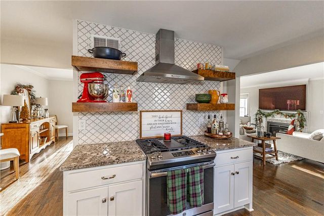 100 Morningside Drive, Kansas City, MO 64113