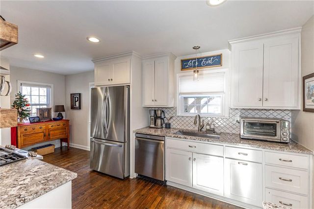 100 Morningside Drive, Kansas City, MO 64113