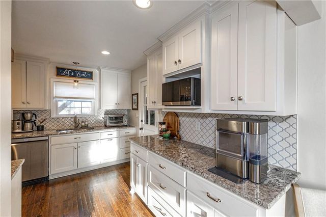 100 Morningside Drive, Kansas City, MO 64113