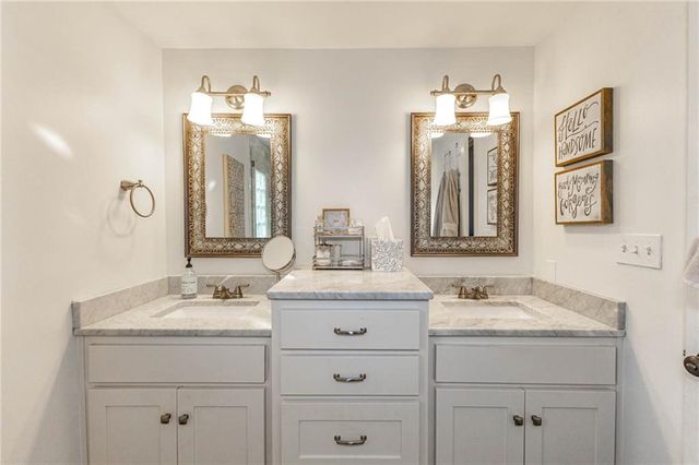 100 Morningside Drive, Kansas City, MO 64113