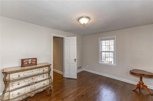 100 Morningside Drive, Kansas City, MO 64113