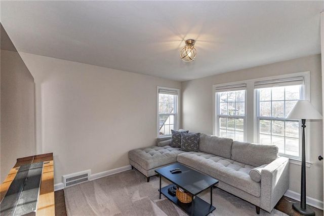 100 Morningside Drive, Kansas City, MO 64113