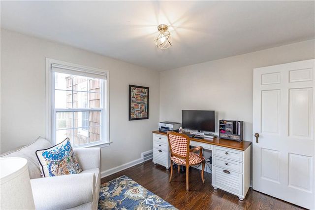 100 Morningside Drive, Kansas City, MO 64113