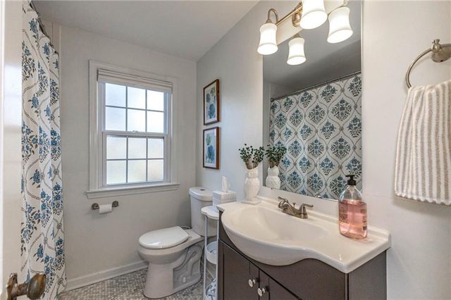 100 Morningside Drive, Kansas City, MO 64113