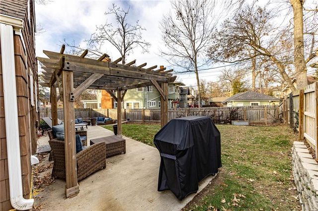 100 Morningside Drive, Kansas City, MO 64113