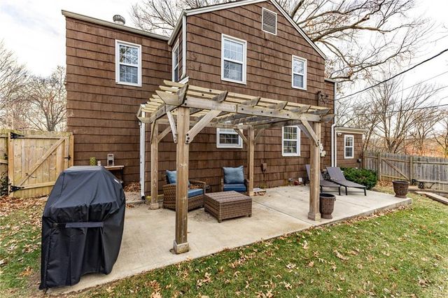 100 Morningside Drive, Kansas City, MO 64113