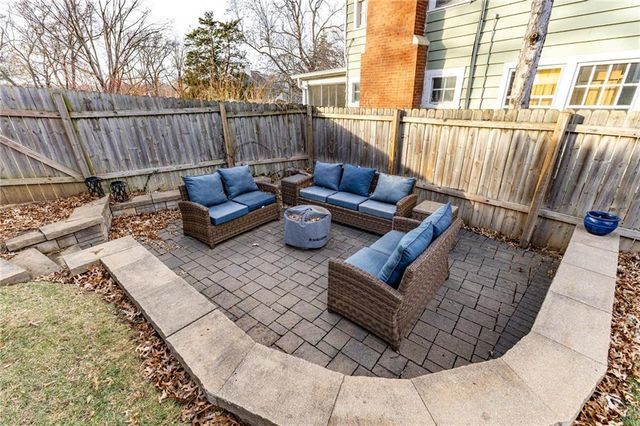 100 Morningside Drive, Kansas City, MO 64113