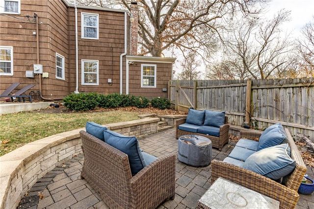 100 Morningside Drive, Kansas City, MO 64113