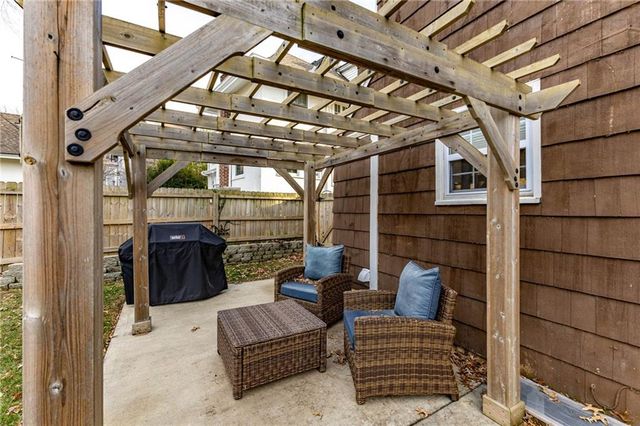 100 Morningside Drive, Kansas City, MO 64113