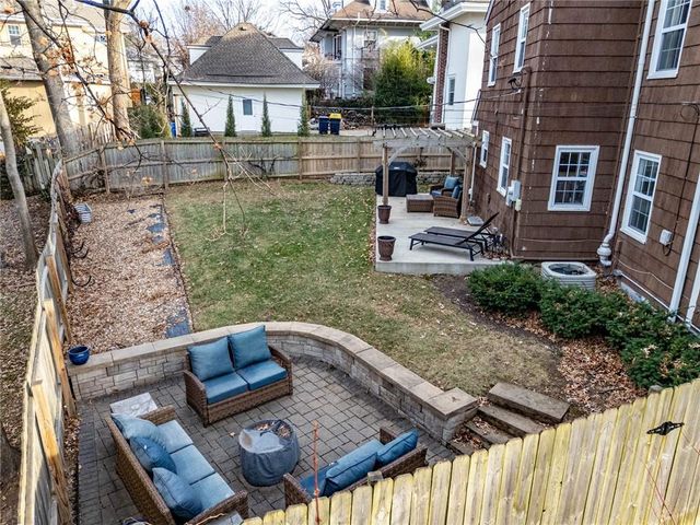 100 Morningside Drive, Kansas City, MO 64113