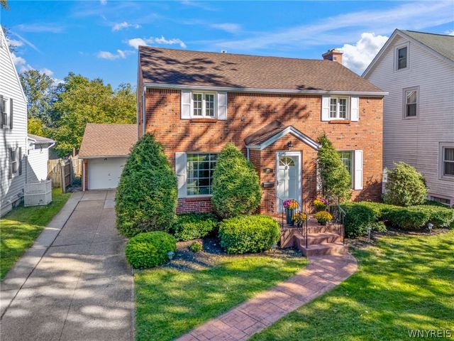 498 Roycroft Boulevard, Cheektowaga, NY 14225