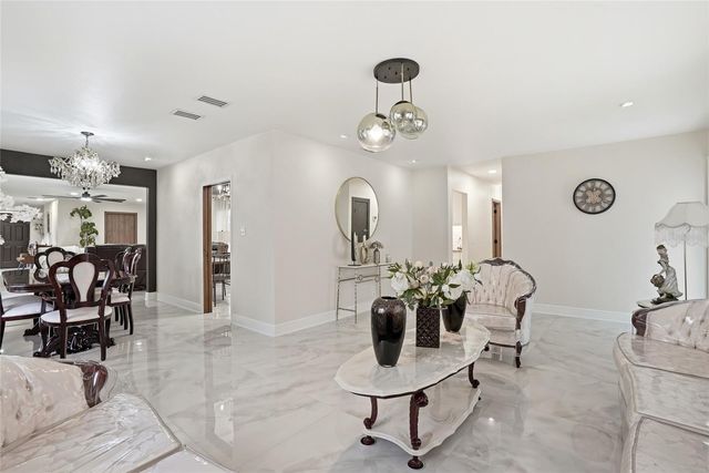 15040 LAKE MAGDALENE BOULEVARD, Tampa, FL 33618