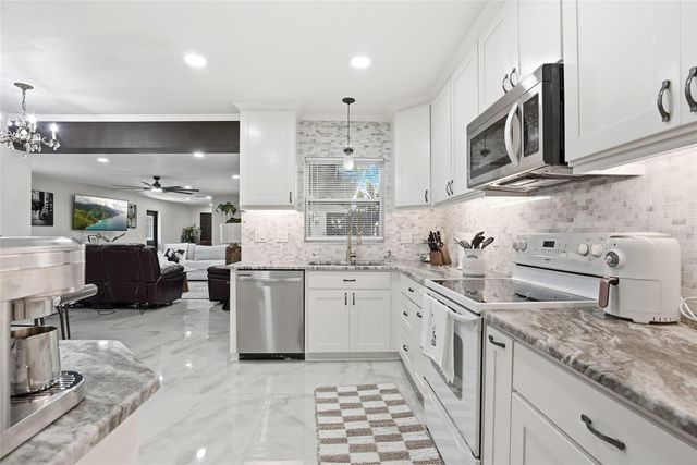 15040 LAKE MAGDALENE BOULEVARD, Tampa, FL 33618