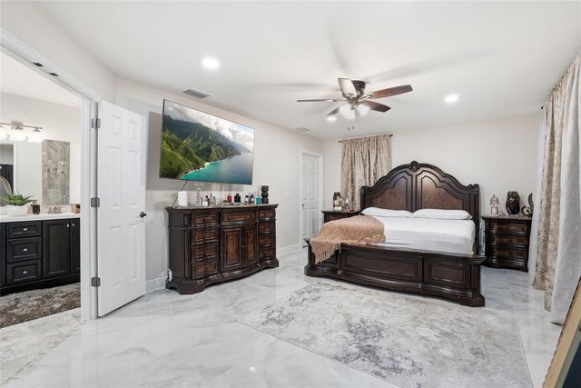 15040 LAKE MAGDALENE BOULEVARD, Tampa, FL 33618