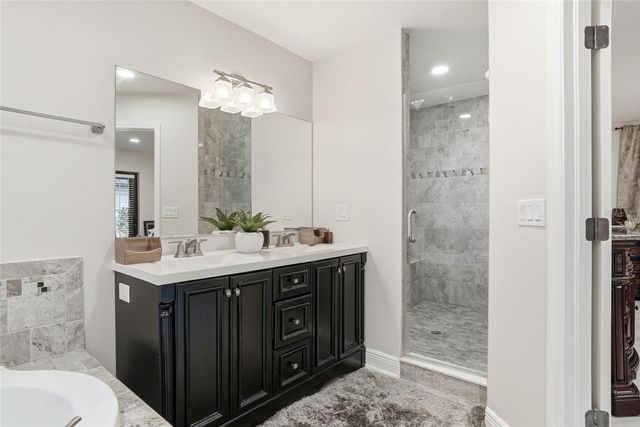 15040 LAKE MAGDALENE BOULEVARD, Tampa, FL 33618
