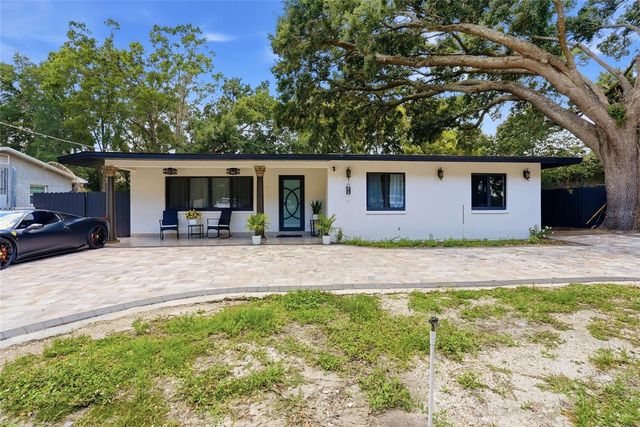 15040 LAKE MAGDALENE BOULEVARD, Tampa, FL 33618