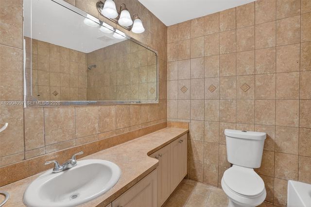 2276 W 56th St 109, Hialeah, FL 33016