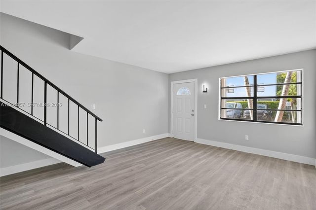 2276 W 56th St 109, Hialeah, FL 33016