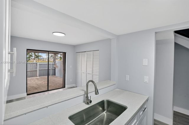 2276 W 56th St 109, Hialeah, FL 33016