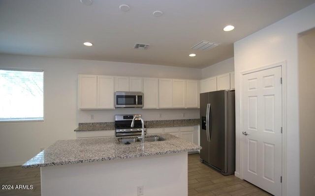 5722 W GETTY Drive, Phoenix, AZ 85043