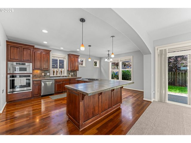 14485 WALNUT GROVE Way, Oregon City, OR 97045