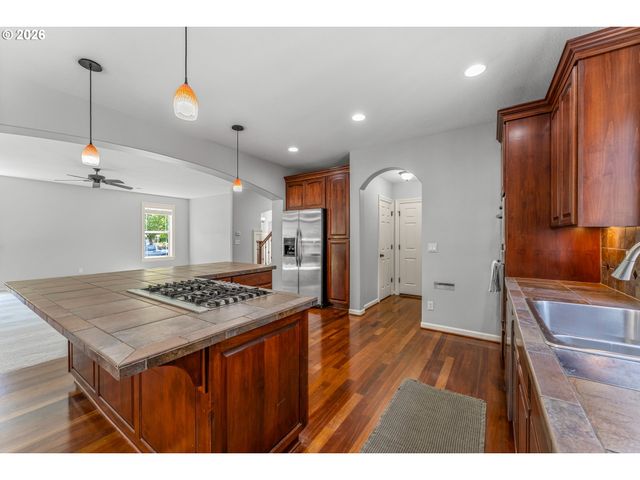 14485 WALNUT GROVE Way, Oregon City, OR 97045