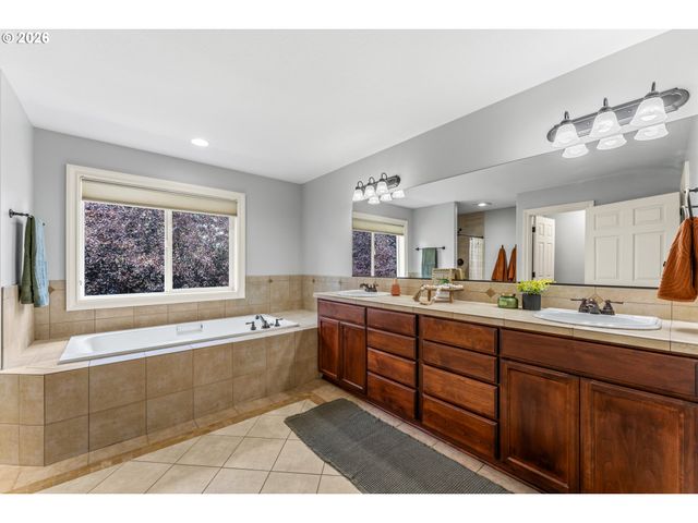 14485 WALNUT GROVE Way, Oregon City, OR 97045