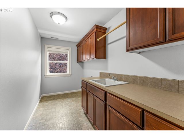 14485 WALNUT GROVE Way, Oregon City, OR 97045