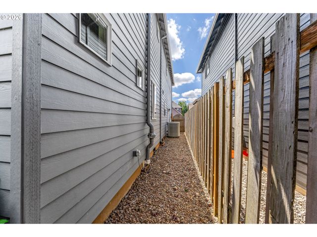 14485 WALNUT GROVE Way, Oregon City, OR 97045