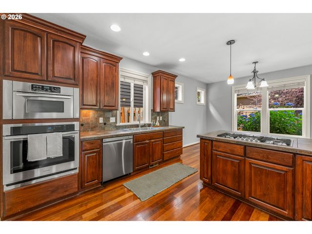 14485 WALNUT GROVE Way, Oregon City, OR 97045