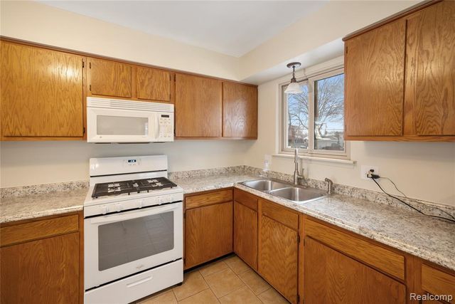 33443 Unicorn Court, Westland, MI 48186