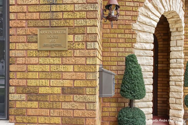 86 Dole Avenue, Crystal Lake, IL 60014