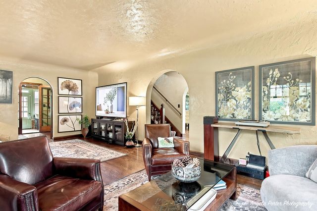 86 Dole Avenue, Crystal Lake, IL 60014