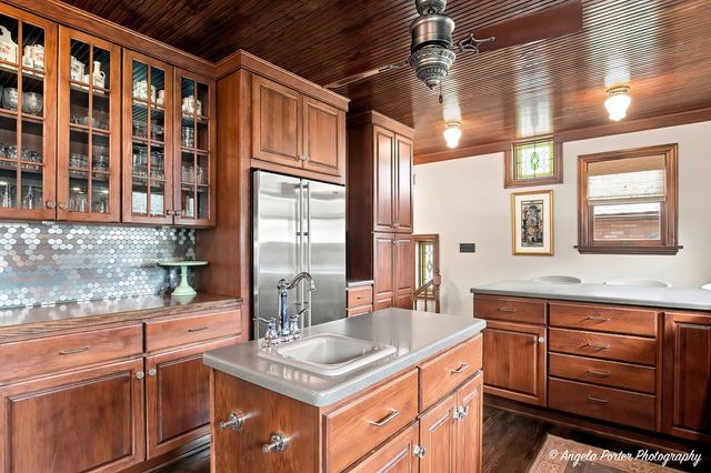 86 Dole Avenue, Crystal Lake, IL 60014