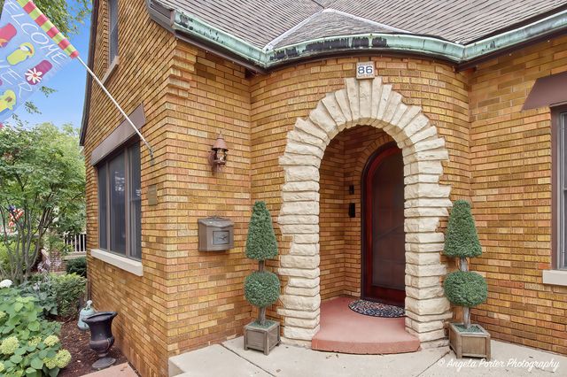 86 Dole Avenue, Crystal Lake, IL 60014