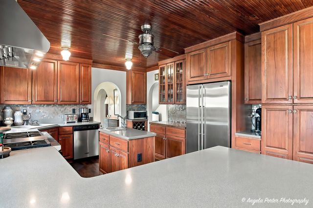 86 Dole Avenue, Crystal Lake, IL 60014