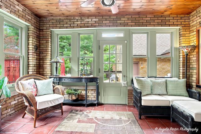 86 Dole Avenue, Crystal Lake, IL 60014